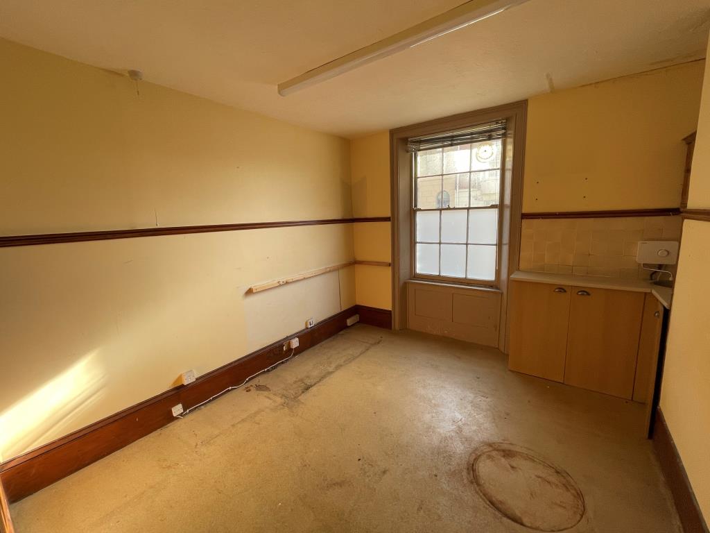 Lot: 133 - TWO ADJACENT BUILDINGS WITH POTENTIAL FOR CONVERSION - Treatment room on ground floor